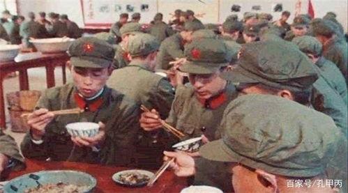 解放军吃瓜视频大全最新,军营里的欢乐时光